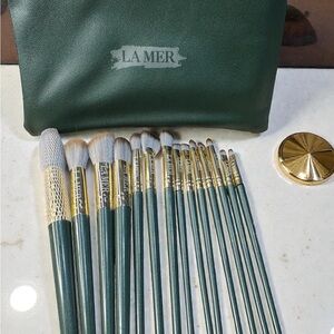La Mer Green and Gold Makeup Brush Collection